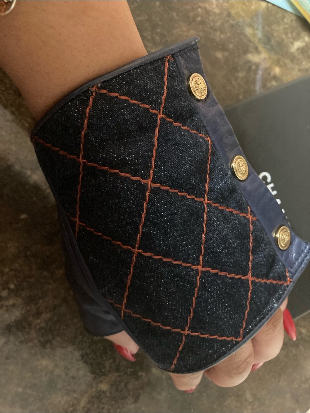 🔥 CHANEL Navy Quilted Denim and Lambskin fingerless gloves Rare - Picture 4 of 5